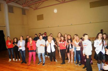 149851_555343901148945_231986796_n