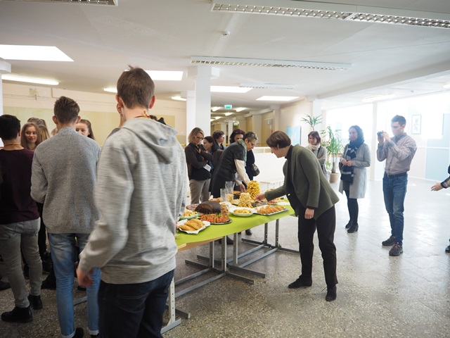 P4240147lunch5konfer2017